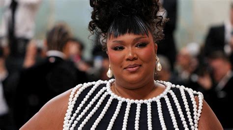 lizzo skandal|Lizzo asks judge to dismiss dancers harassment。